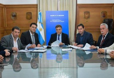 Naci�n firm� convenios con municipios gobernados por la UCR