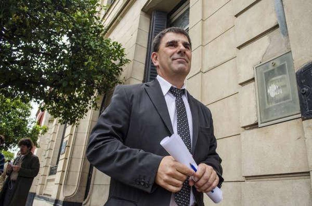 A Intendente se le levant� el Gabinete y design� a su hijo cheff como secretario privado