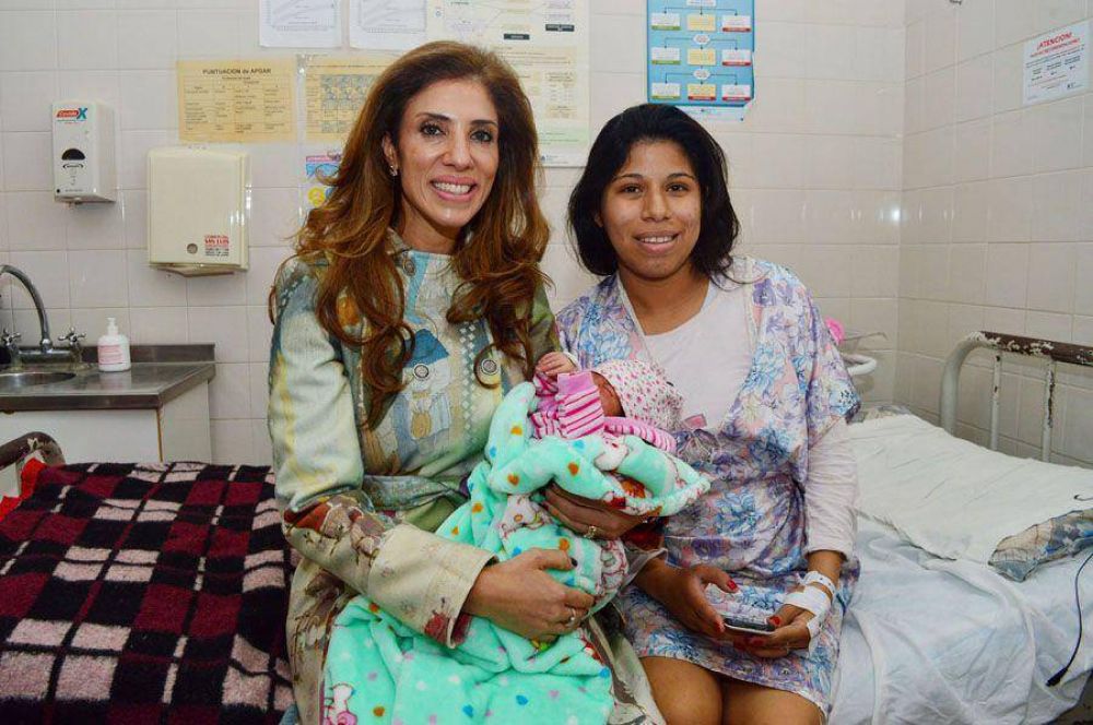 El servicio de maternidad del hospital Regional recibi� la visita sorpresa de la Gobernadora