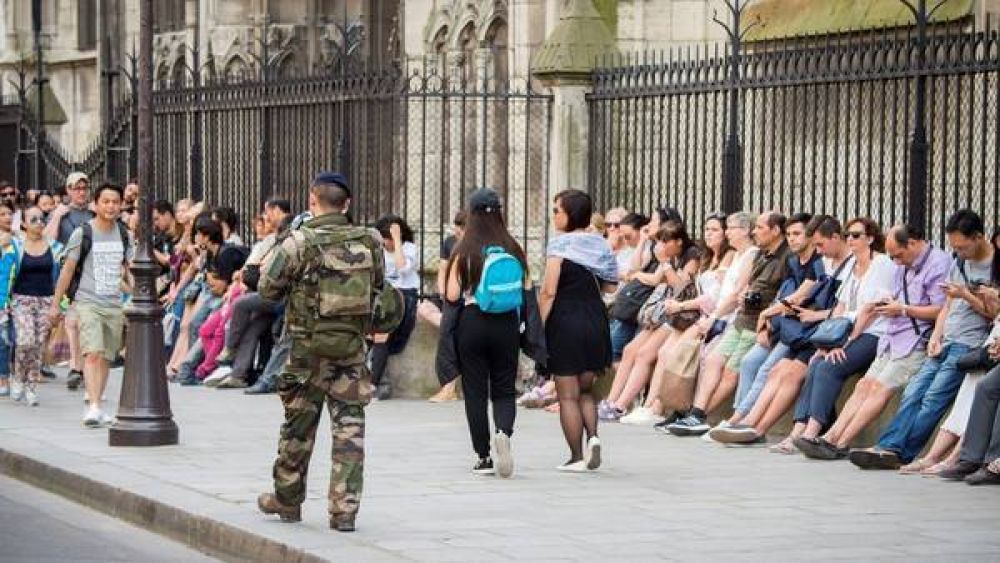 Hollande crea una Guardia Nacional ante los atentados en Francia