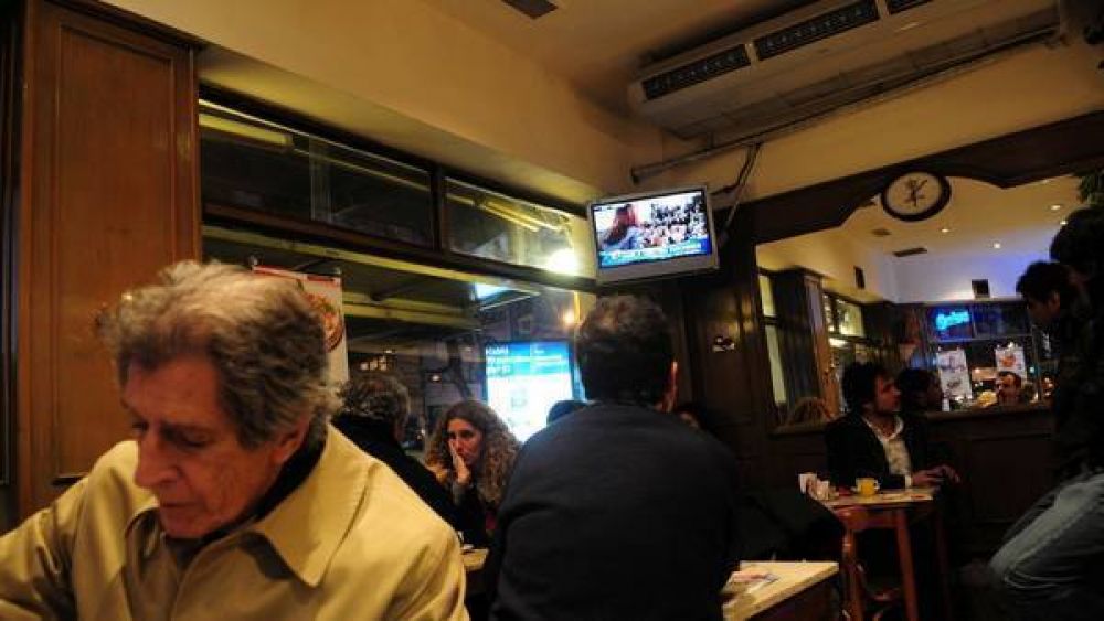 Hoteles, bares y restaurantes, contra el impuesto por �prender la tele�