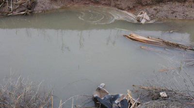 Denuncian que arrojan l�quidos cloacales en el lago Ramos Mex�a