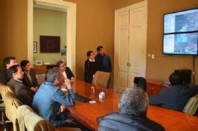 Jalil se reuni� con representantes de Coca Cola para analizaron el traslado