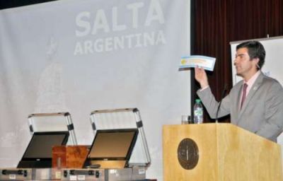 Urtubey suma un socio impensado para promocionar el voto electr�nico en el pa�s