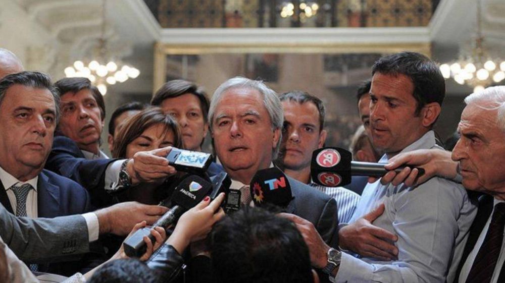 Federico Pinedo advirti� que si no suben las tarifas 