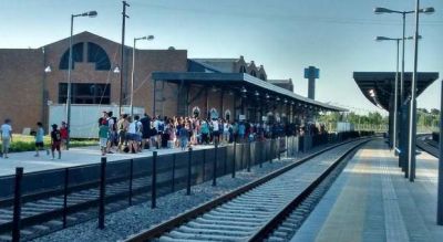 Massa sali� a respaldar al intendente de Chascom�s y dijo que pedir� �por ley� la vuelta del tren