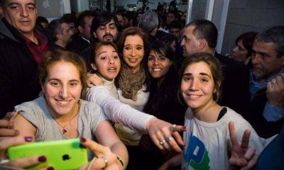 Cristina inici� su tercera vuelta con estudiantes de La C�mpora en Villa Dom�nico