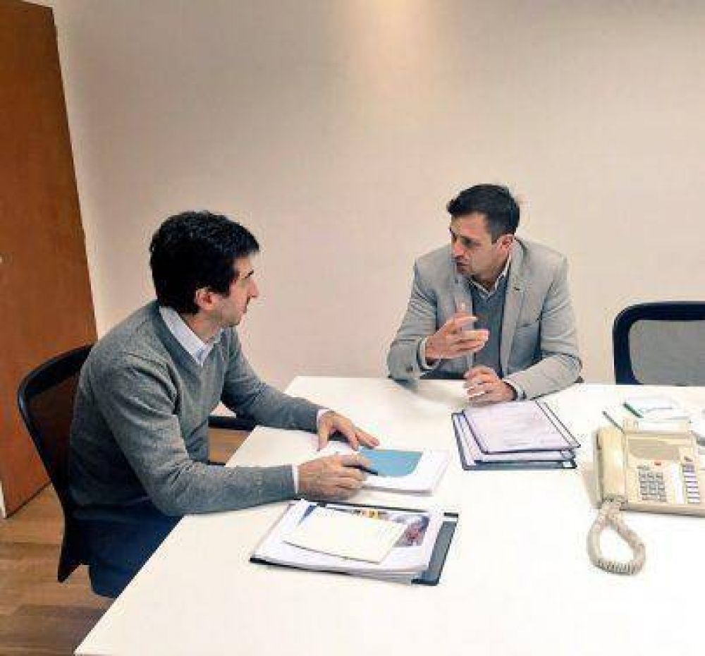 Bucca present� el proyecto del Polo Tecnol�gico al ministro Cenz�n