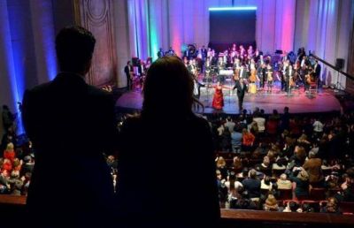 El Gobernador salte�o estuvo en las celebraciones de Canal 11