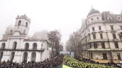 Una multitud en la carrera que alienta la separaci�n de basura