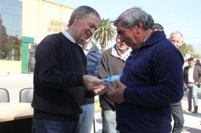 Entregaron cr�ditos Vida Digna en el departamento Cruz del Eje