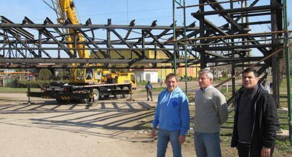 Compagnucci recorri� las obras en el �rea Industrial Las Parejas