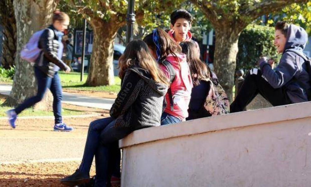 Proponen que alumnos de primarias y secundarias viajen gratis en colectivos comunales