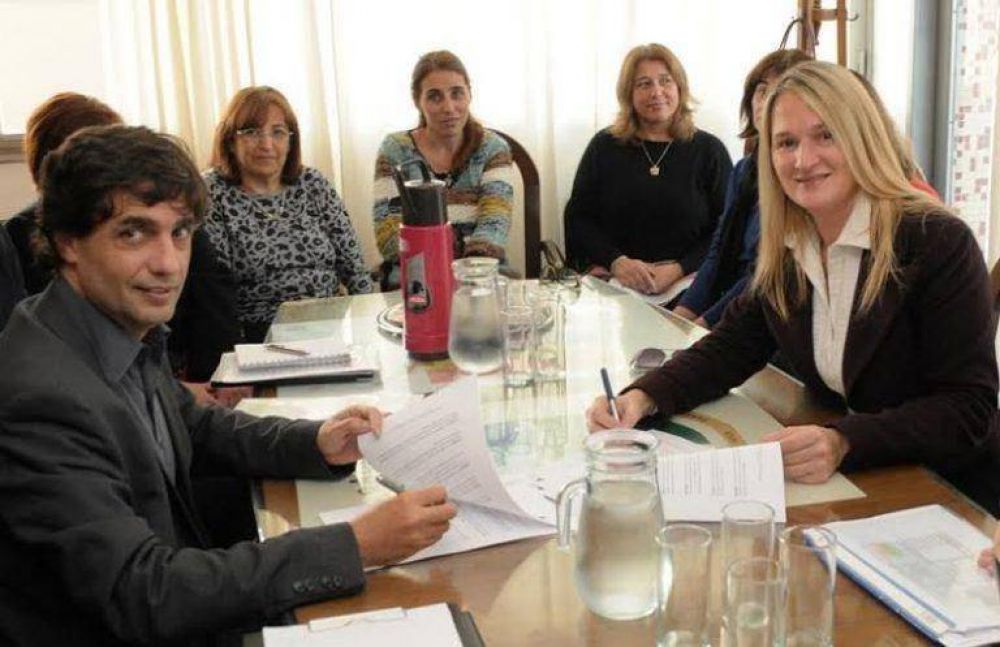 Protecci�n y recuperaci�n: firma de convenios entre la intendente municipal y el ministro de econom�a bonaerense