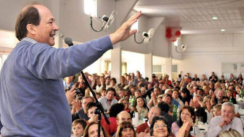 Sanz pas� por Entre R�os y llam� a defender el gobierno de Macri	 
