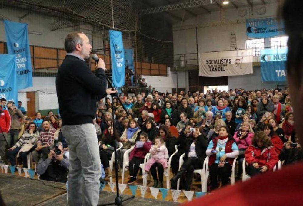 En un fervoroso discurso, Sabbatella llam a la unin contra el modelo de ajuste de Mauricio Macri