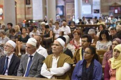 Musulmanes y cat�licos rezan juntos en iglesias italianas por la paz y unidad