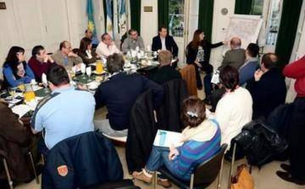  Cascallares se reuni� con autoridades del ENRE