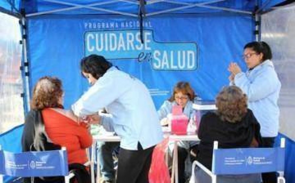 Contin�an los operativos sanitarios gratuitos en Monte Chingolo