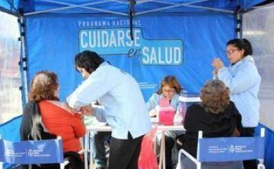 Contin�an los operativos sanitarios gratuitos en Monte Chingolo