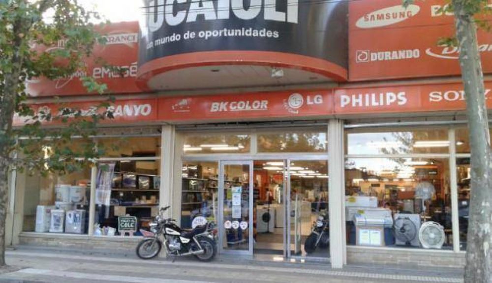 Despidieron a tres empleados de Lucaioli