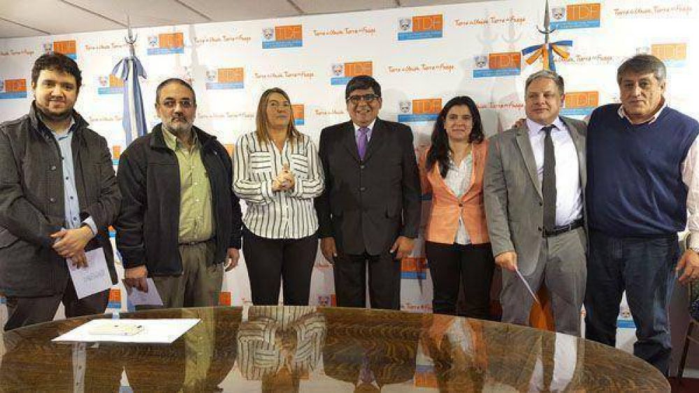 Cuatro nuevos funcionarios juraron en el Gabinete de Bertone