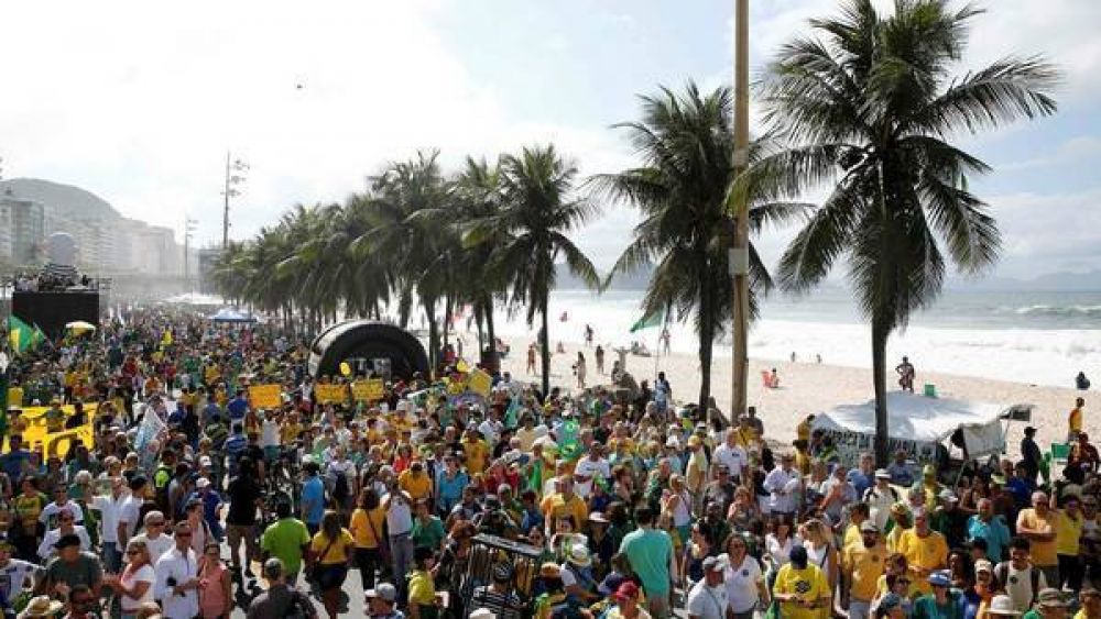 Marchas a favor y en contra de Dilma y Temer en todo Brasil