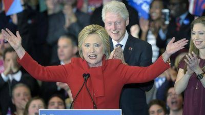 Hillary acus� a Rusia de hackear a su partido