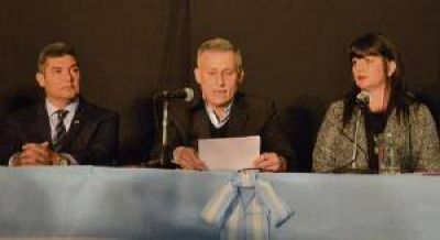 Avil�s anunci� la municipalizaci�n del servicio de agua