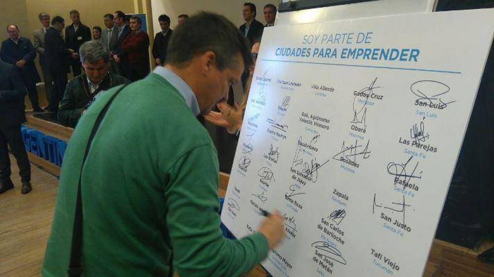 Altolaguirre firm� convenio con Naci�n