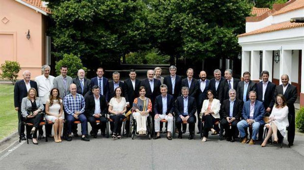 Negocian un pacto fiscal para bajar el d�ficit de las provincias