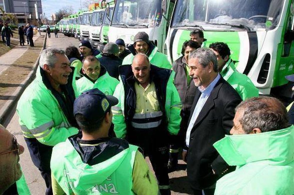 Jorge Ferraresi present� avanzado equipamiento para la higiene urbana