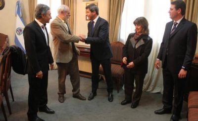 U�ac y opositores: buen clima y una futura reuni�n