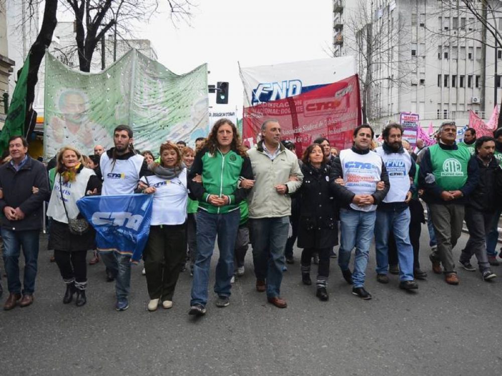 Paro y movilizacin de bonaerenses: Exigimos un nuevo aumento salarial, afirm Oscar De Isasi