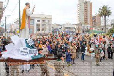 Con una procesi�n y misa, celebraron las fiestas patronales en honor a San Ignacio