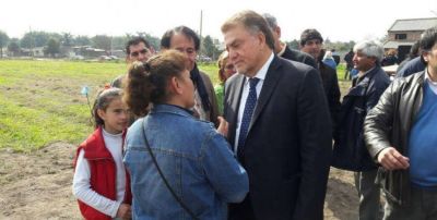 Amaya insisti� en que no hay que pagar 100 mil pesos para acceder a las viviendas sociales