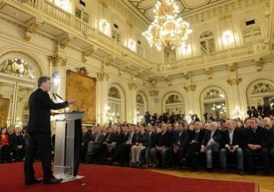 Macri lanz� una cobertura de salud para los que no tienen obra social