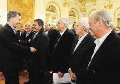 Un gesto para acercarse a los sindicatos