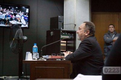 Demarchi neg� haber integrado la CNU y dijo que es un 