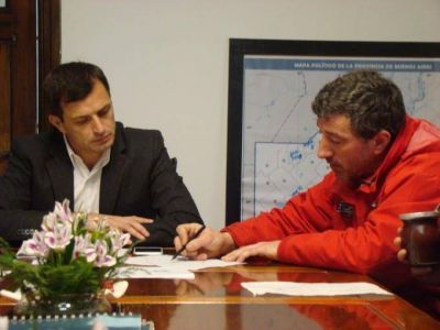 Traves�a Solidaria: El intendente se reuni� con referentes del grupo 'Uniendo Sonrisas' y 'Enduro Rally Bol�var'