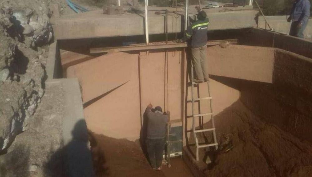 Tinogasta: contin�an los trabajos en diques