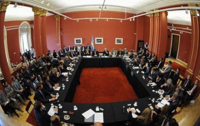 Arcioni: �Das Neves fue reconocido por los gobernadores como el gran promotor de estas reuniones�