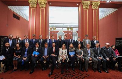 Guti�rrez calific� como �un gran logro federal� el acuerdo con Naci�n sobre la coparticipaci�n