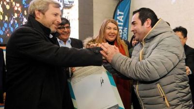 El Gobierno anunci� obras en Tierra del Fuego y sigue seduciendo gobernadores