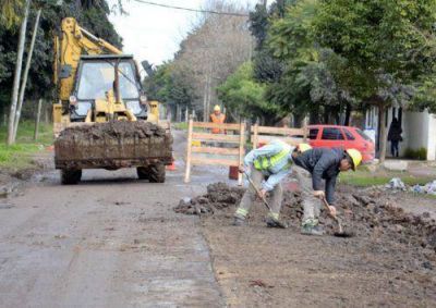Brown lanz� un plan para asfaltar 100 cuadras a lo largo de todo el Distrito