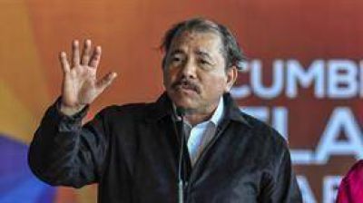 Ortega se postula con su esposa como vice
