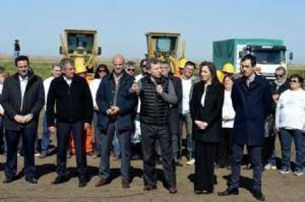 Macri recorri obras en la ruta 7 junto a la gobernadora Vidal