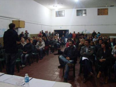 PROMEBA IV: El intendente encabez� la primera consulta p�blica en el SUM de Latino