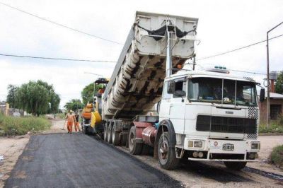 Presentaron plan para realizar mil cuadras con pavimento definitivo