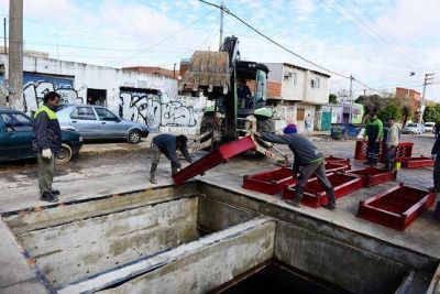 Obras hidr�ulicas en la calle Uruguay